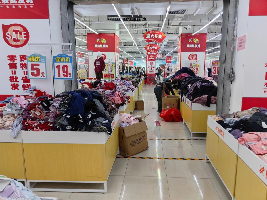 錦相百貨服裝批發(fā)城桂陽店明日華麗綻放——日用百貨一站式購齊新地標(biāo)揭幕